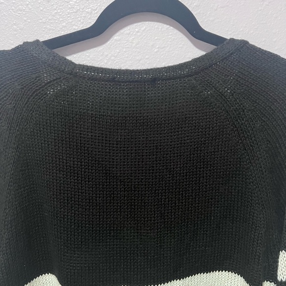 H&M Black and White V-Neck Sweater with Stripes large - Picture 9 of 9